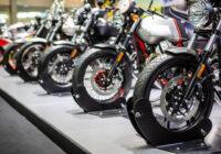 並んでいるバイク